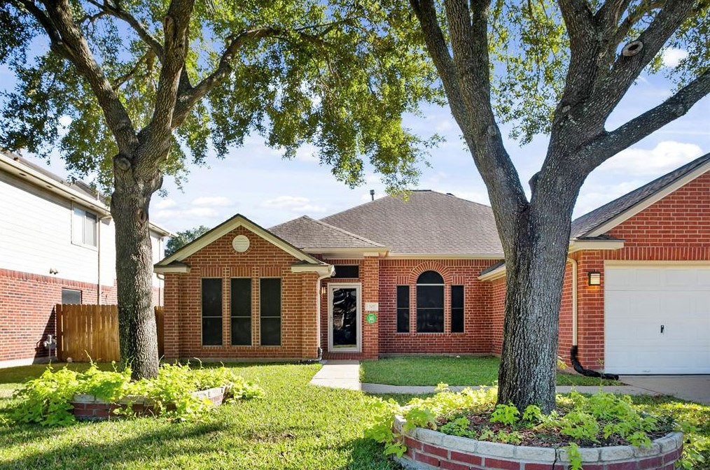 207 Annes Way, Stafford, TX 77477