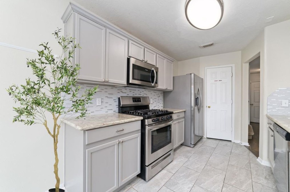 14119 Maximos Dr, Houston TX  77083-8058 exterior