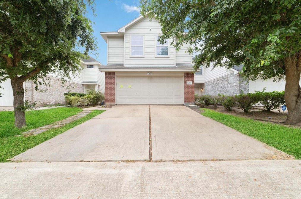 14119 Maximos Dr, Houston, TX 77083-8058