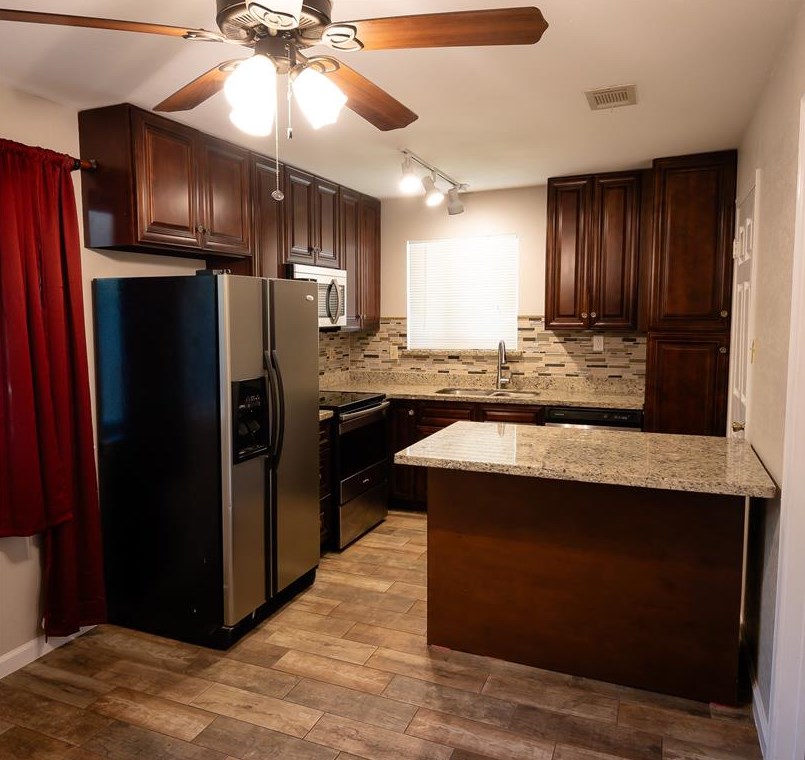 1535 Silverpines Rd, Houston TX  77062-5913 exterior