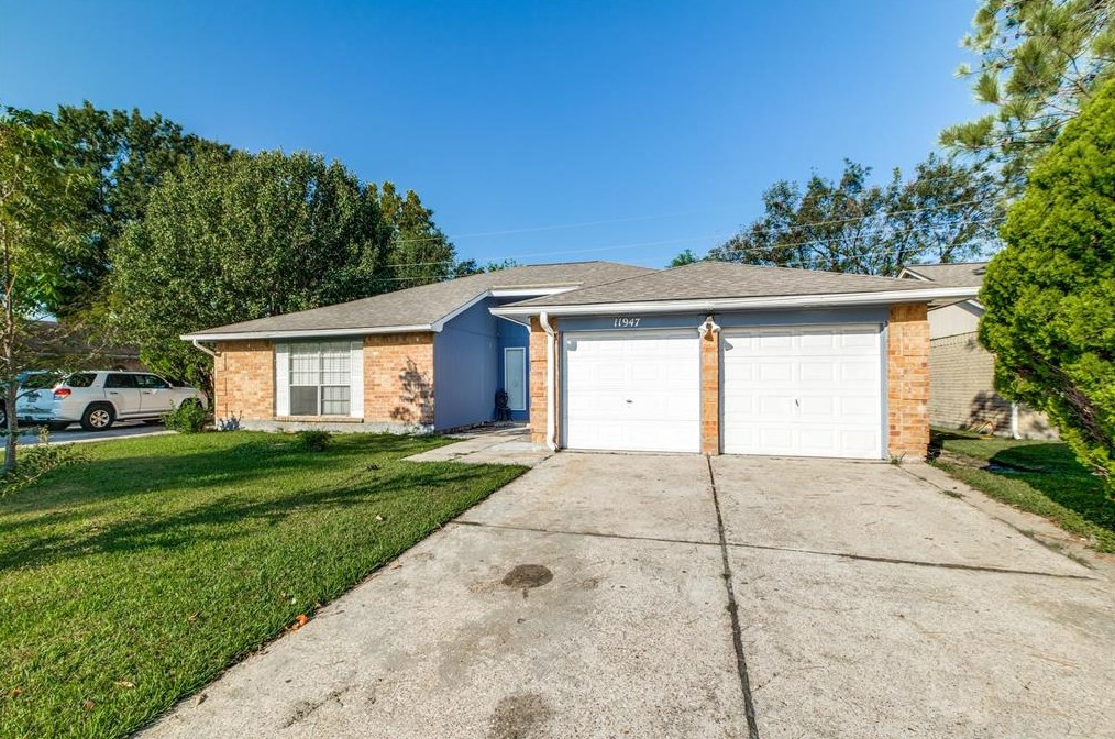 11947 Loveland Pass Dr, Houston, TX 77067-1113