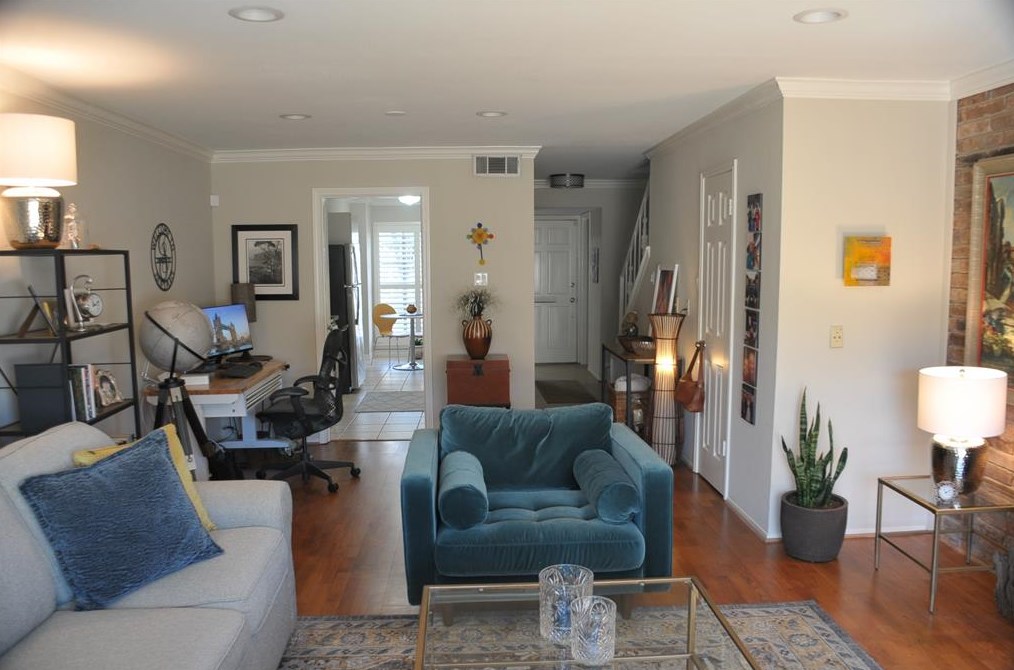 13260 Trail Hollow Dr, Houston TX  77079-0037 exterior