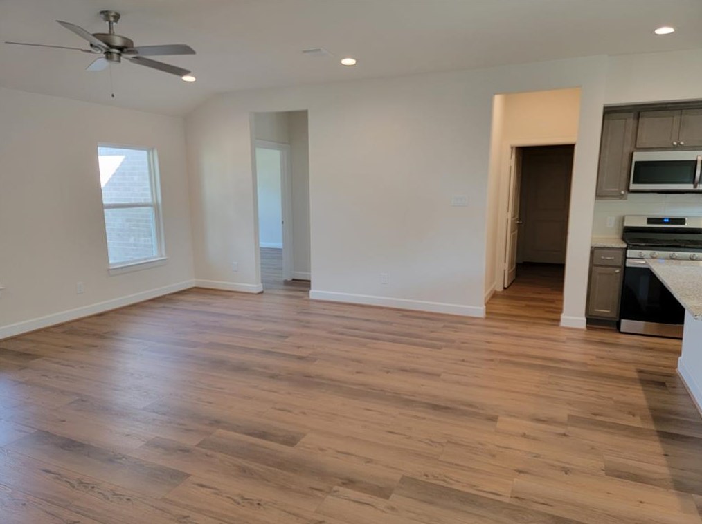 1617 La Delle St, Dinsmore, TX 77488