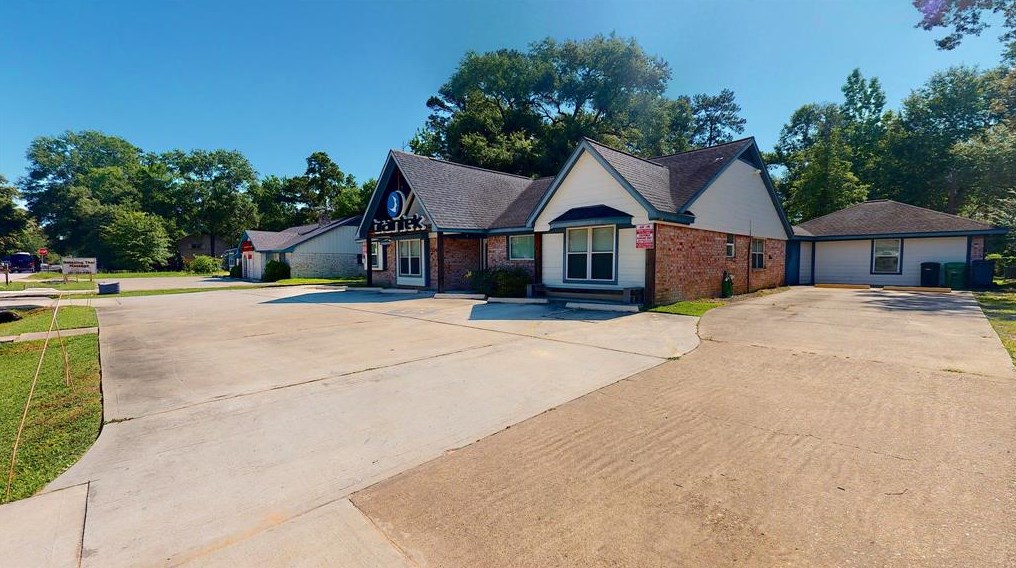 25326 Oakhurst Dr, Spring TX  77386-1425 exterior