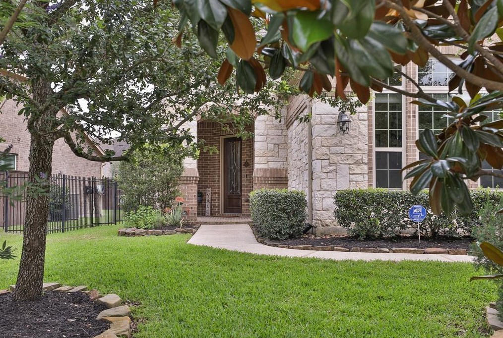 35 Canoe Bend Dr, Spring, TX 77389-5091