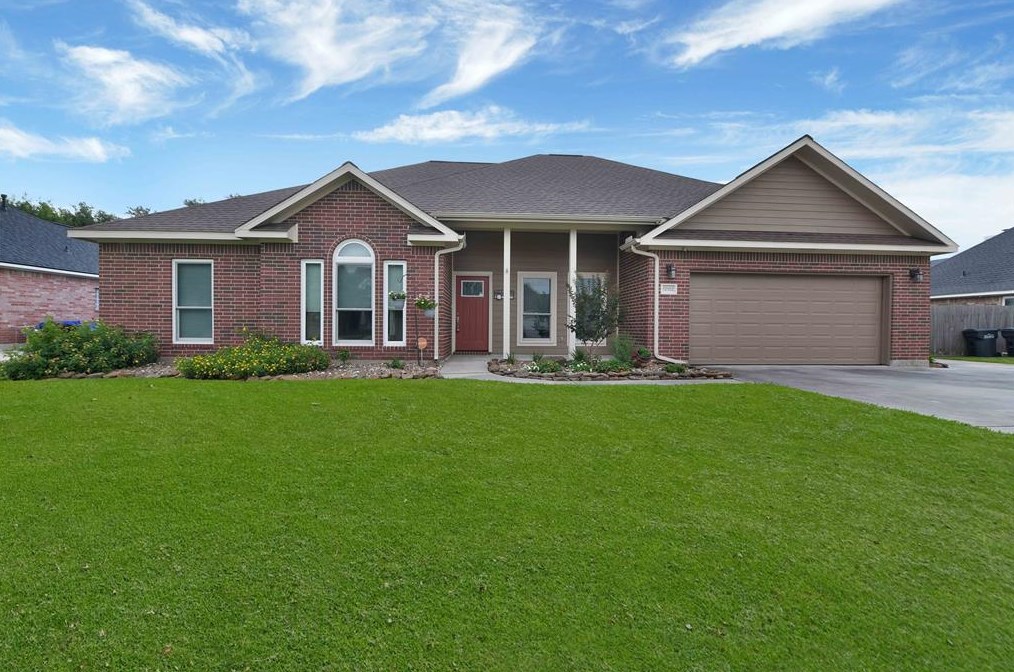 12122 Fisher Dr, Baytown, TX 77523-8574
