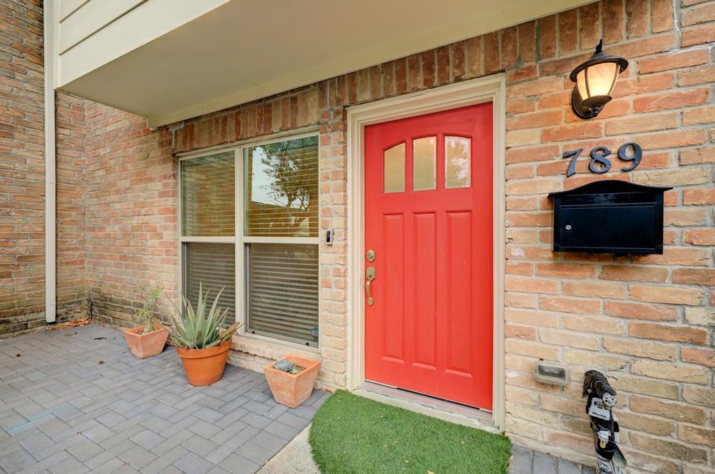 789 Worthshire St, Houston TX  77008-6432 exterior