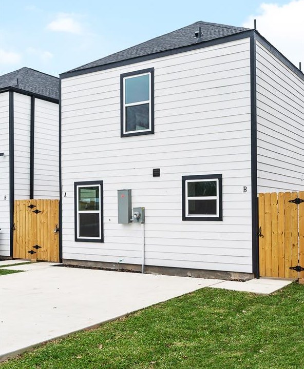 9243 Seeker St, Houston, TX 77028-1110