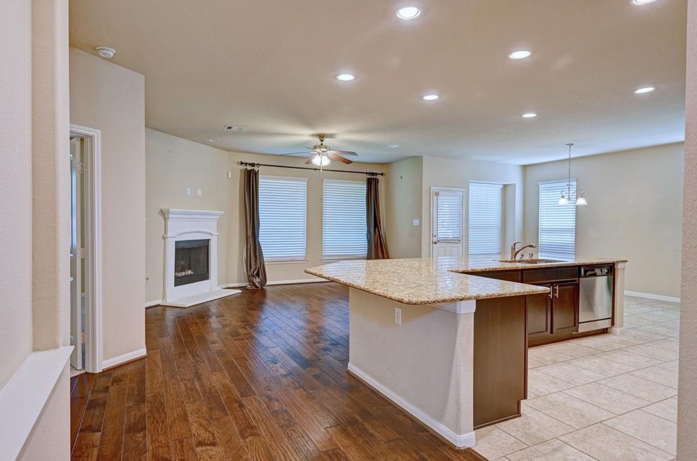 130 Fallow Buck Dr, Conroe TX  77384-1412 exterior