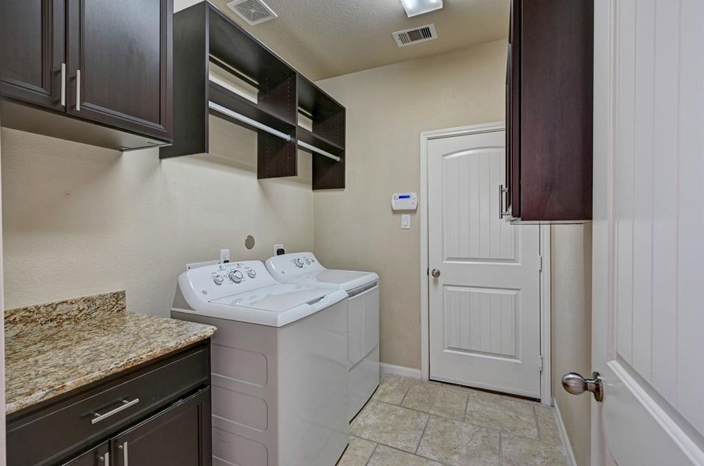 130 Fallow Buck Dr, Conroe TX  77384-1412 exterior