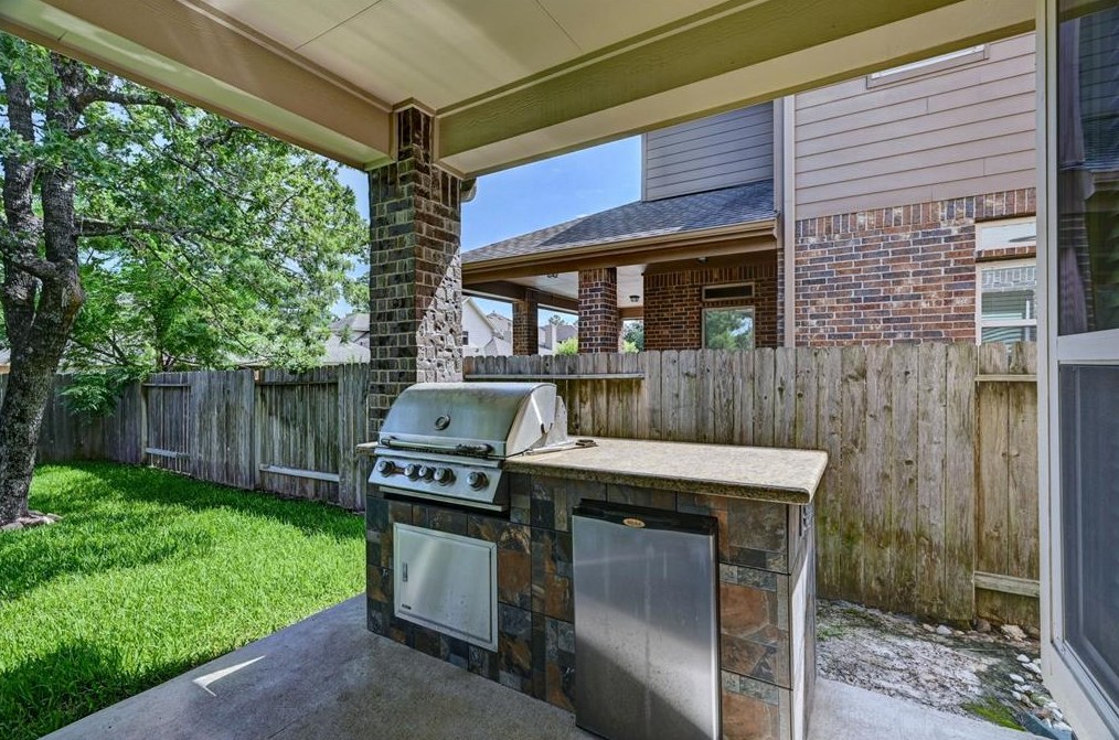 130 Fallow Buck Dr, Conroe TX  77384-1412 exterior