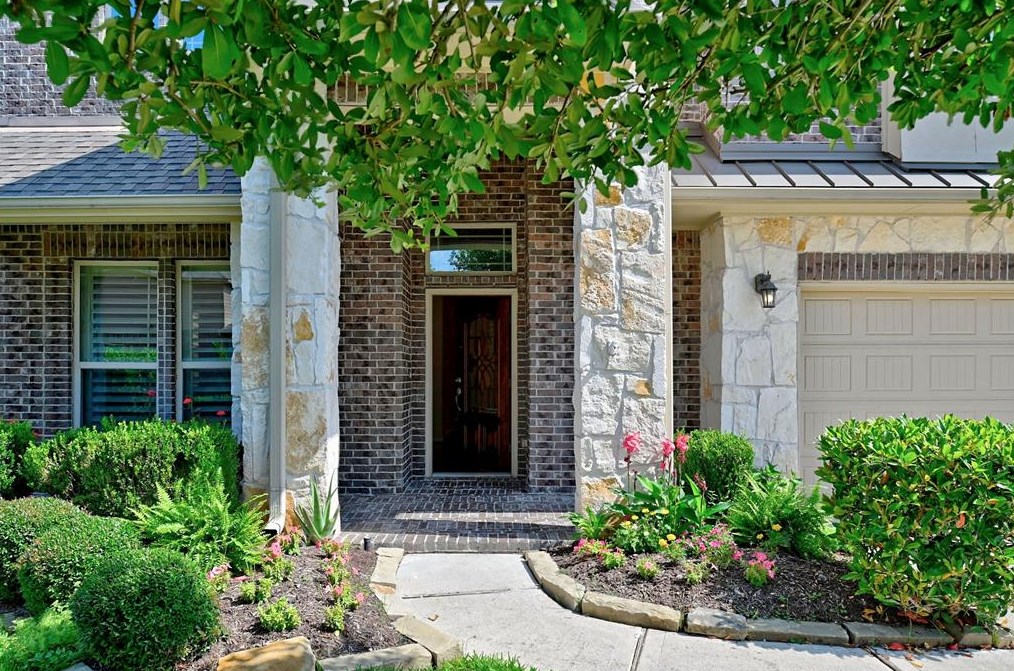 130 Fallow Buck Dr, Conroe TX  77384-1412 exterior
