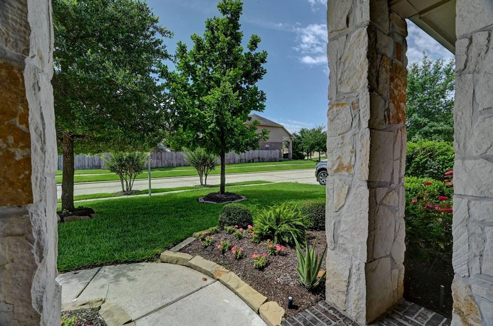 130 Fallow Buck Dr, Conroe TX  77384-1412 exterior