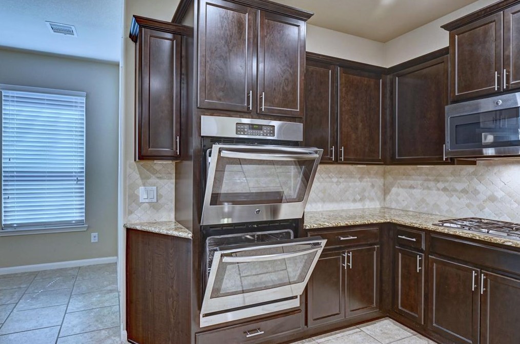 130 Fallow Buck Dr, Conroe TX  77384-1412 exterior