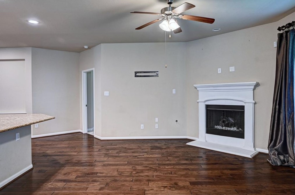 130 Fallow Buck Dr, Conroe TX  77384-1412 exterior