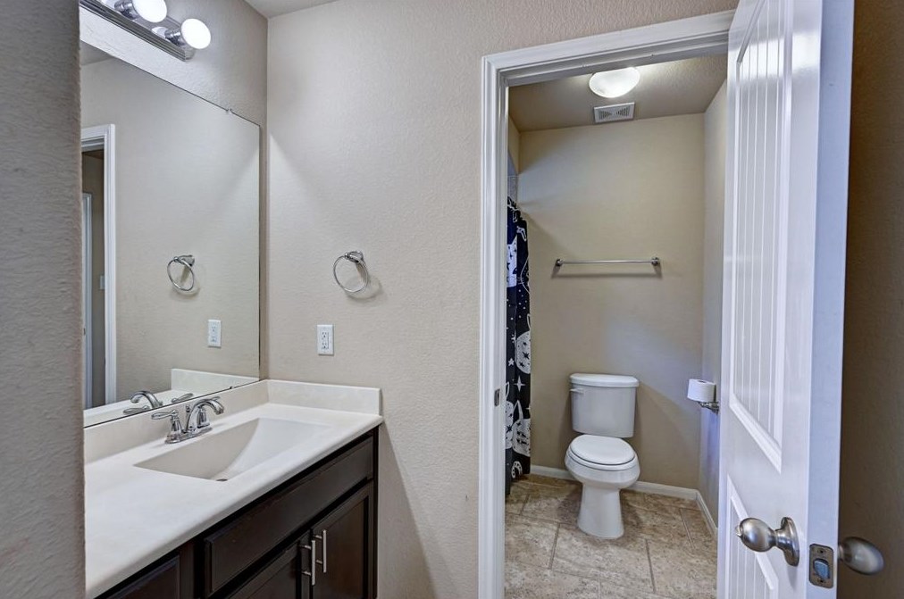 130 Fallow Buck Dr, Conroe TX  77384-1412 exterior