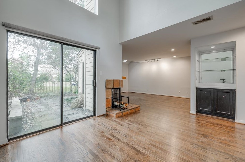216 Reinerman St, Houston TX  77007-7229 exterior