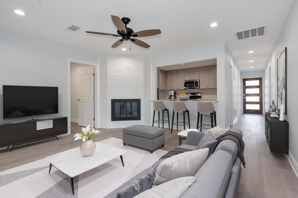 1003 Shepherd Dr, Baytown TX  77520-5830 exterior