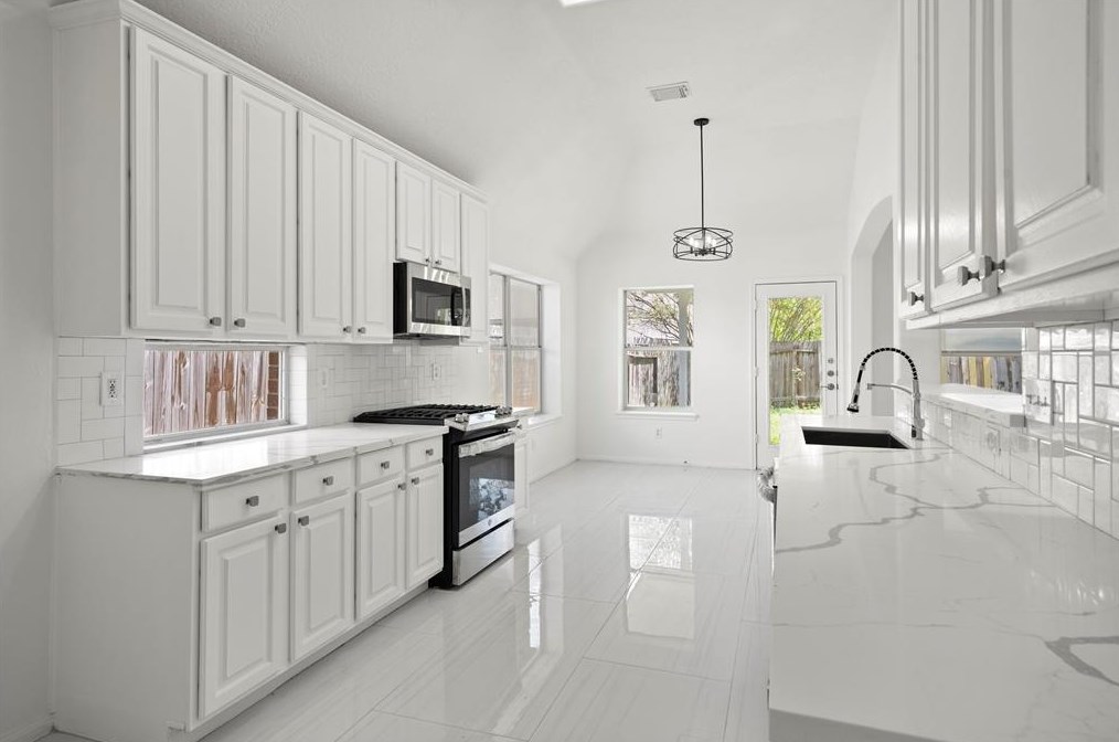 5702 Kelly Ml Ln, Humble TX 77346-2098 exterior