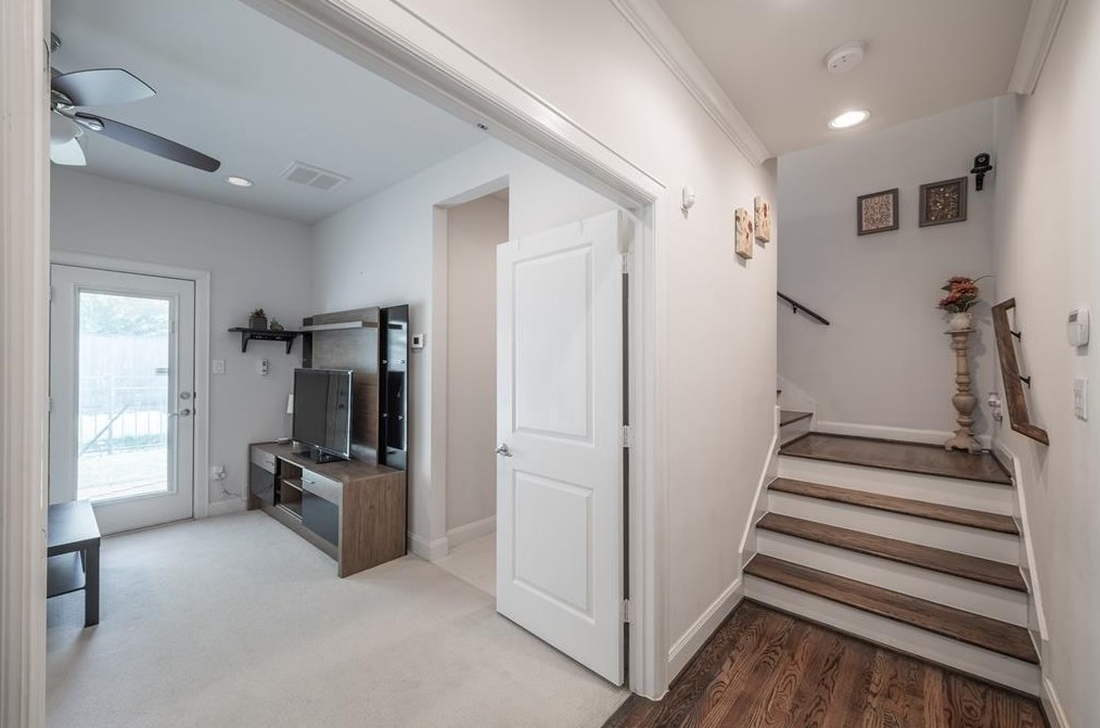 8235 Cambridge St, Houston, TX 77054
