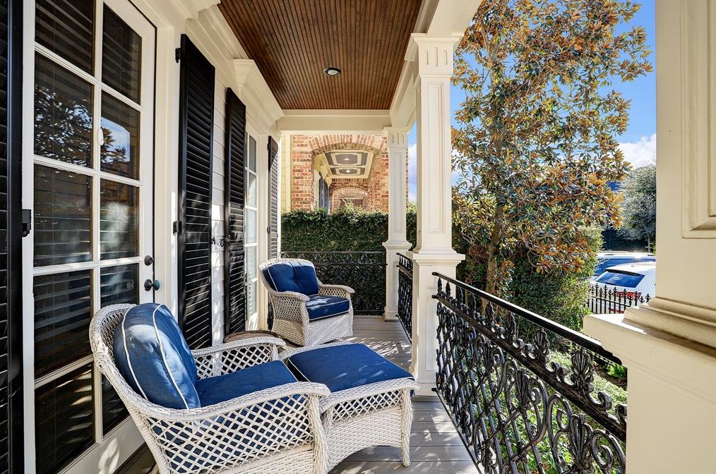 1018 Nicholson St, Houston, TX 77008-6752