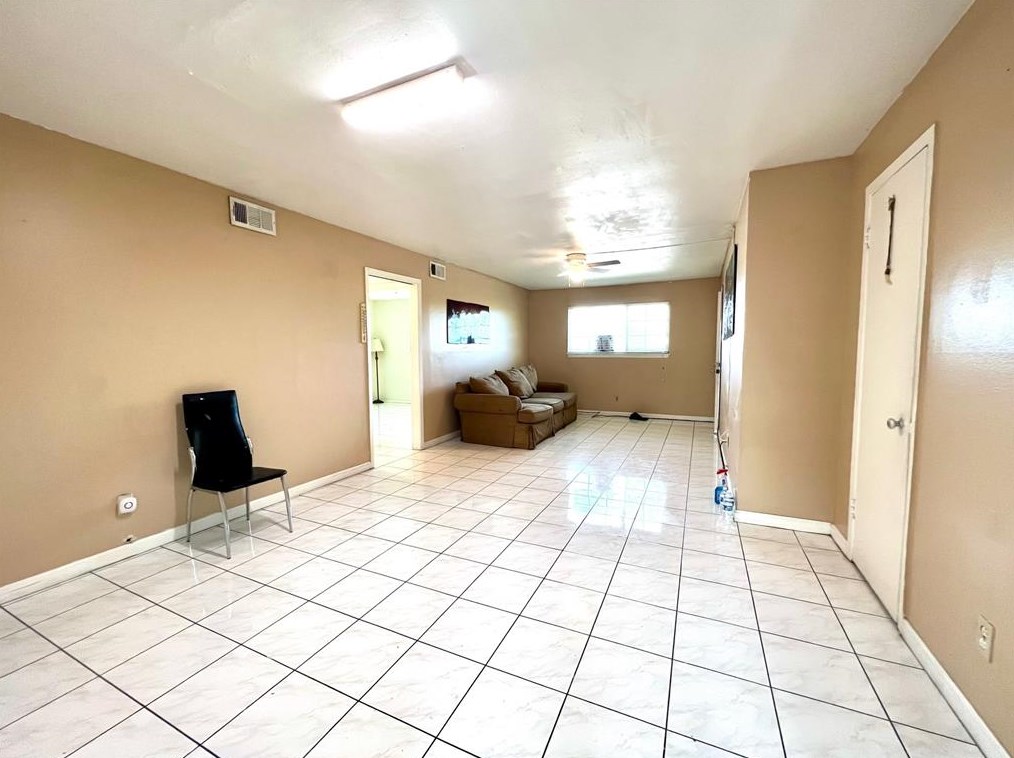 8001 South Loop E #304, Houston, TX 77012