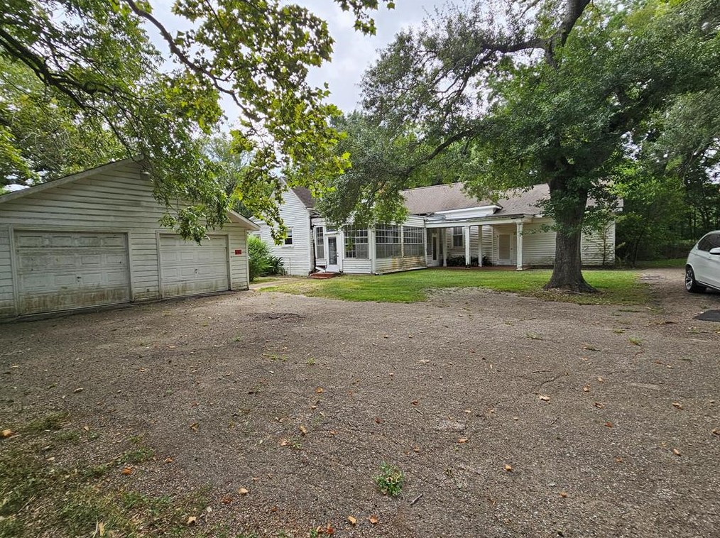 702 Bull Ln, Missouri City, TX 77489-1207