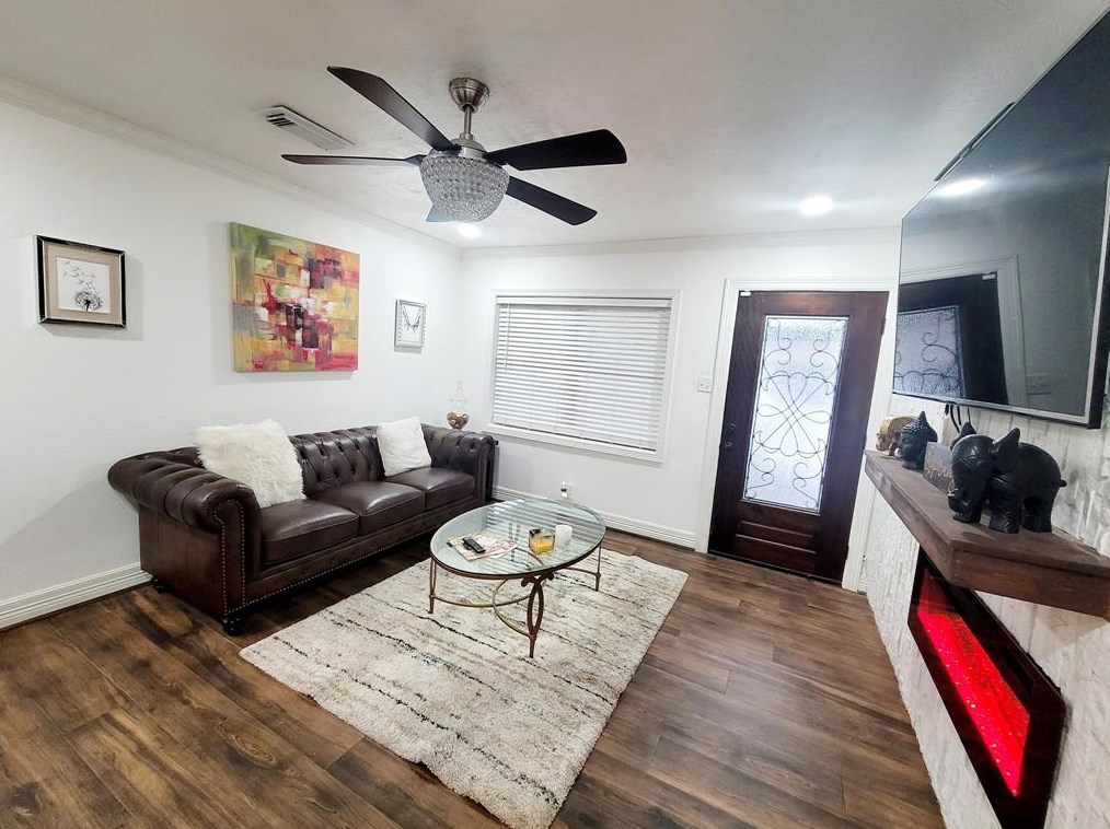 7625 Weyburn St, Houston, TX 77028