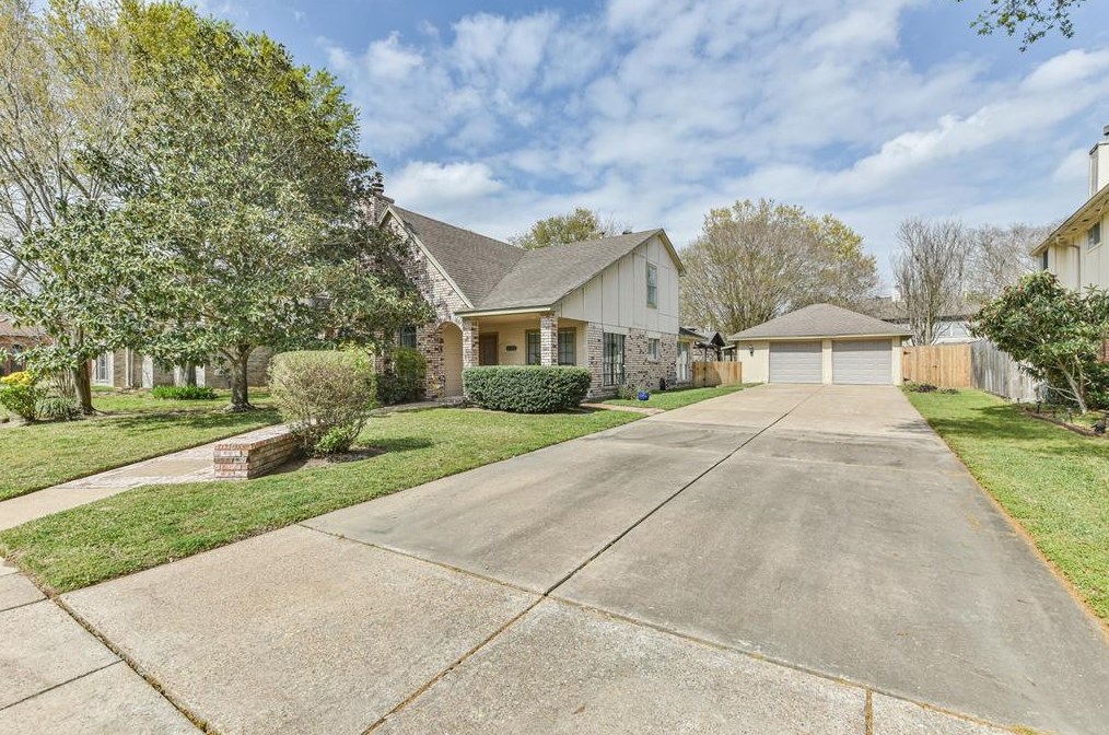 16522 Battlecreek Dr, Houston, TX 77095-3949