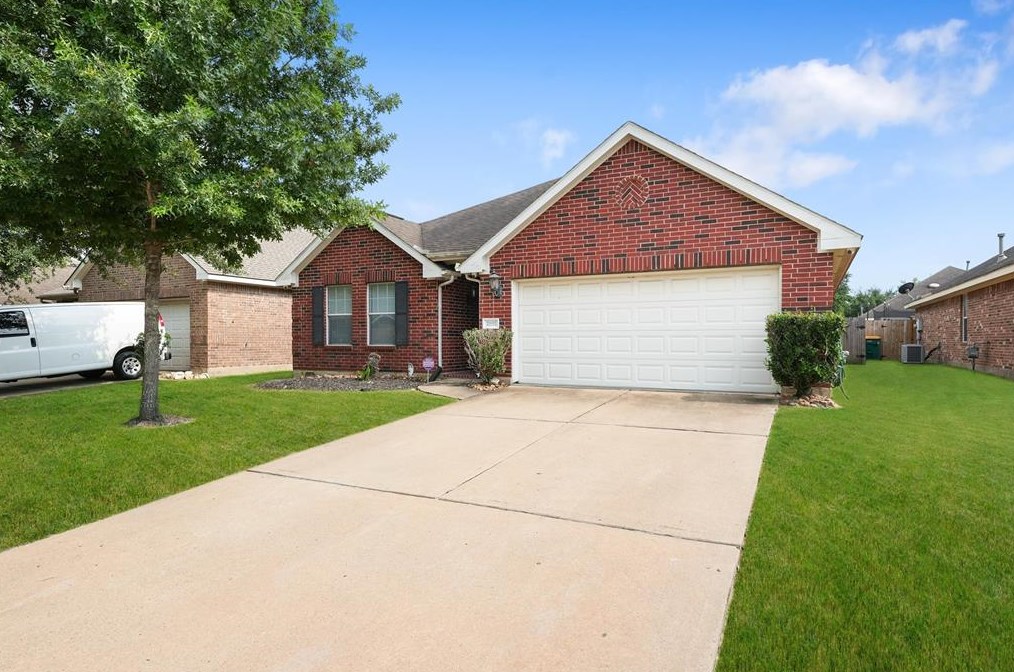 2655 Royal Place Ct, Houston, TX 77088-3300