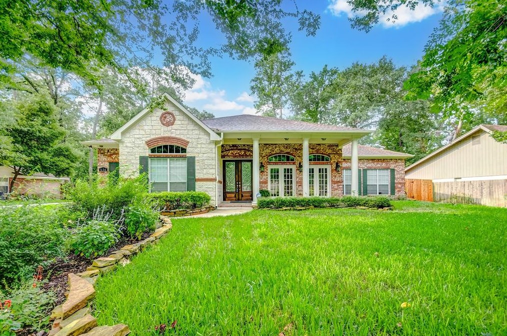 636 Stonewall Jackson Dr, Conroe, TX 77302