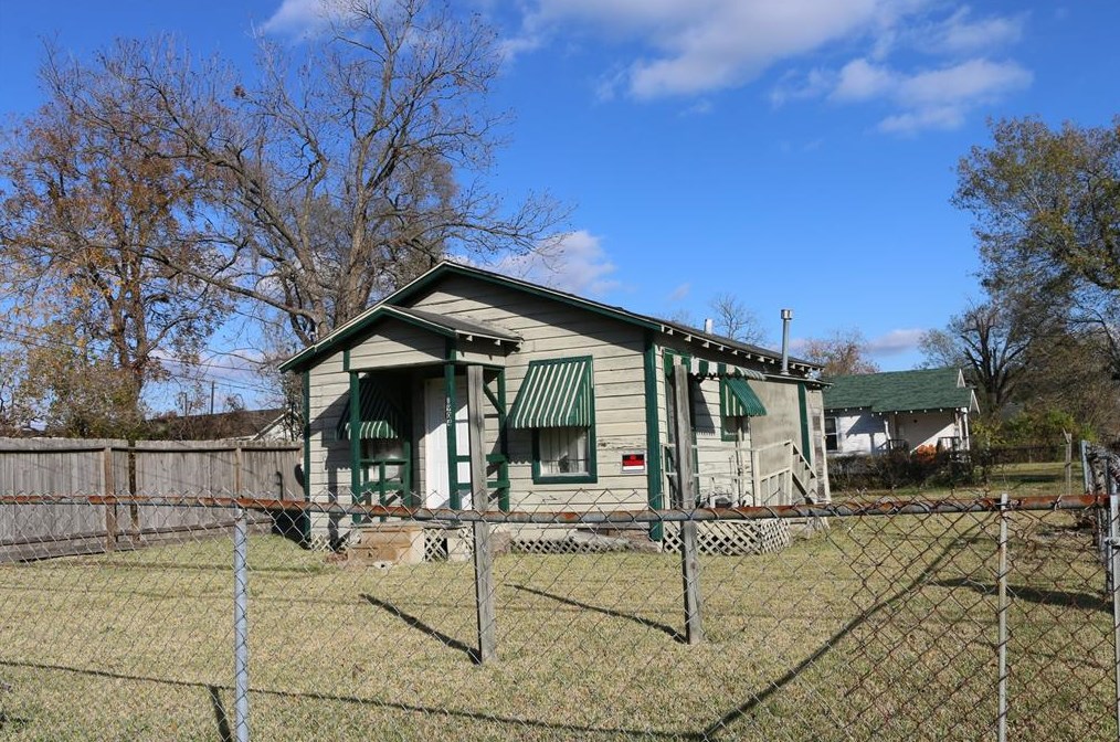 1904 Schweikhardt St, Houston, TX 77020-4256