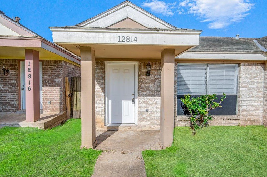 12814 Village Gate Dr, Houston, TX 77082-3616