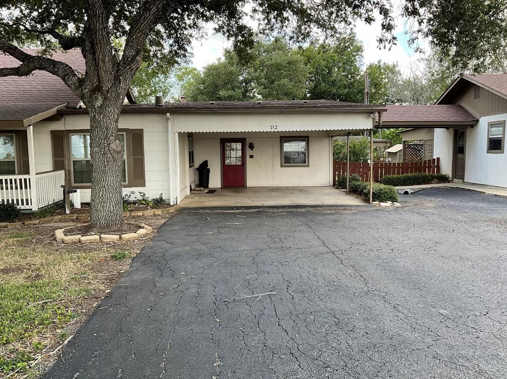 712 State Hwy 95 N, Pearl City, TX 77995