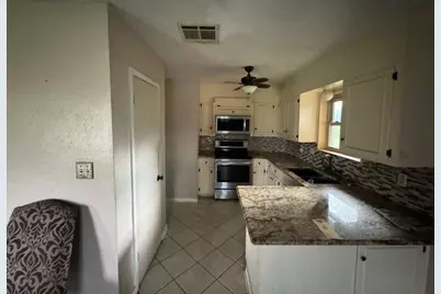 718 Westbury Street, West Orange, TX 77630 - Photo 1