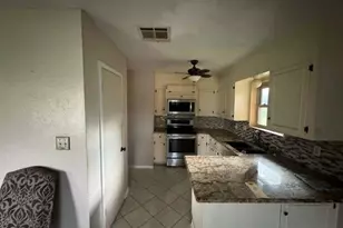 718 Westbury St, West Orange, TX 77630 - Photo 1