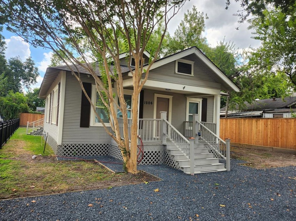 1206 E 24th St, Houston, TX 77009