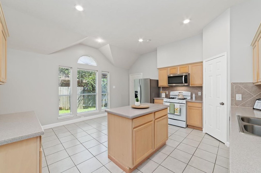8503 Ivanhoe Springs Dr, Houston, TX 77083-7338