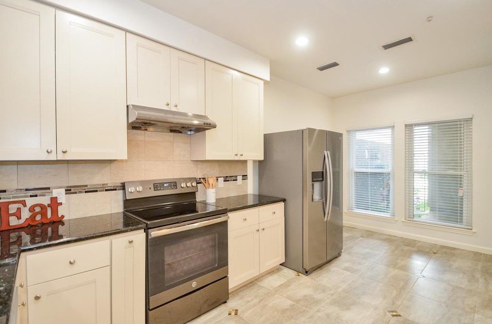12625 Memorial Dr Apt 140, Houston, TX 77024