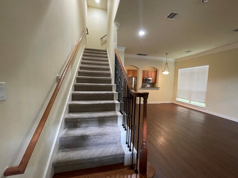 9041 Creekstone Lake Dr, Houston, TX 77054-1030
