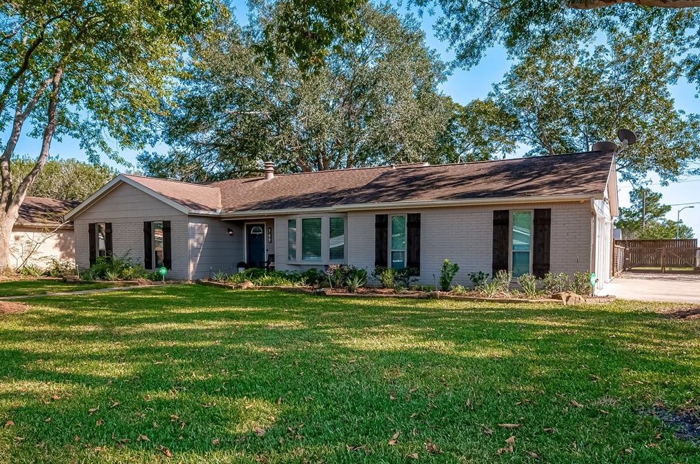 749 John Albert Dr, Tavener, TX 77435