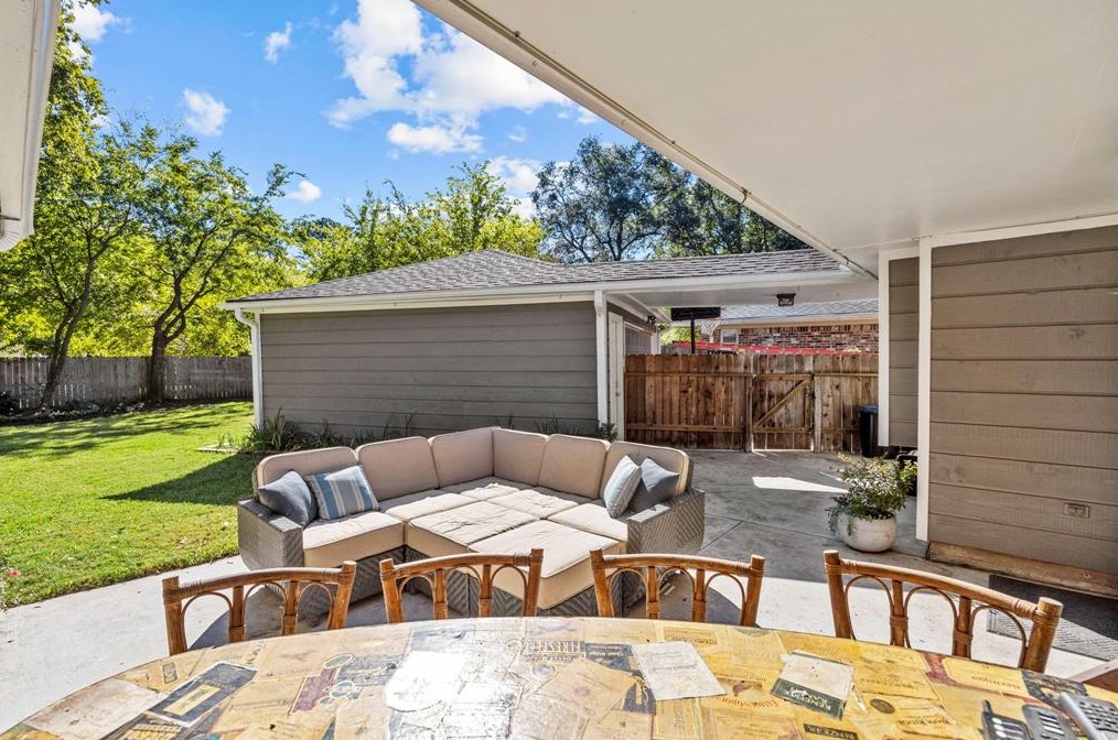 12331 Westmere Dr, Houston TX 77077-3717 exterior