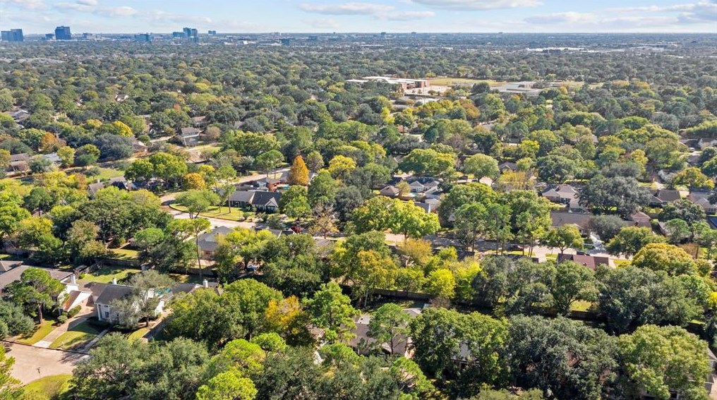 12331 Westmere Dr, Houston TX 77077-3717 exterior