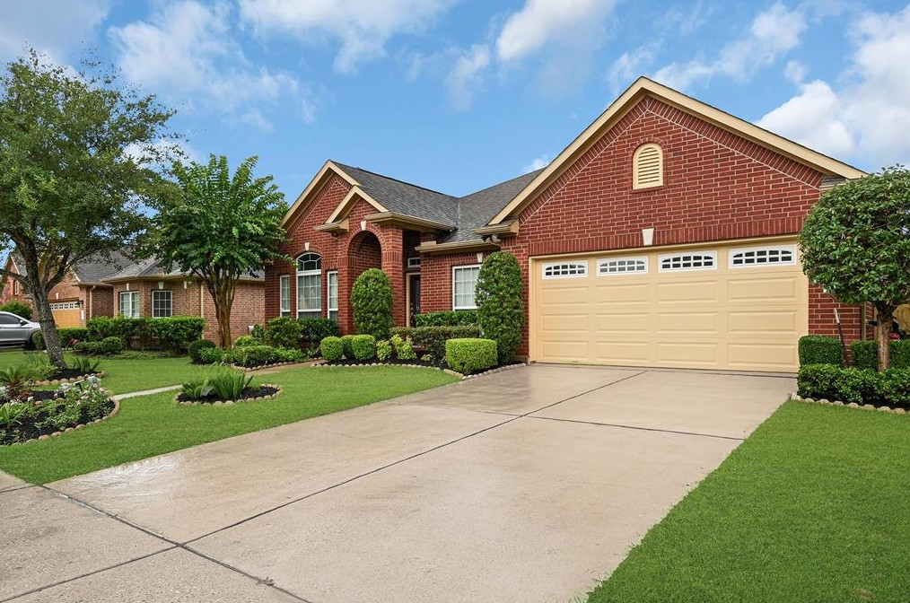 706 Overdell Dr, Sugar Land, TX 77479