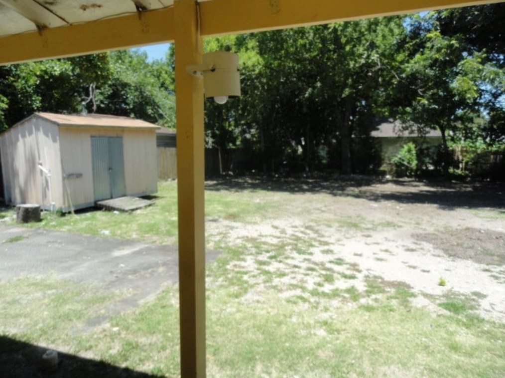 8145 Howard Dr, Houston TX  77017-4622 exterior