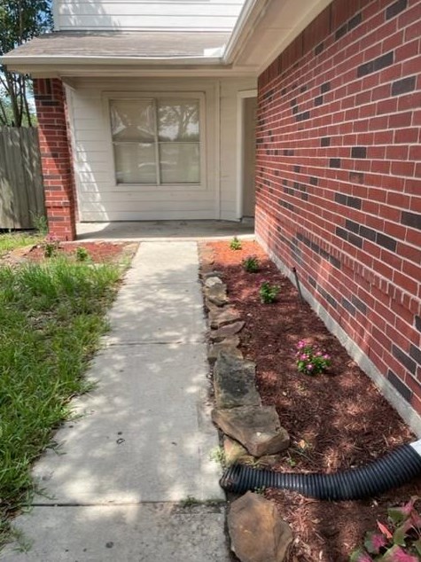 6034 Valley Cove Ln, Houston, TX 77085-7512