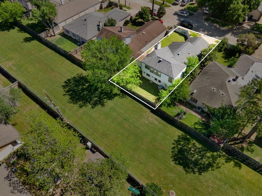 7034 Camino Verde Dr, Houston, TX 77083-2314
