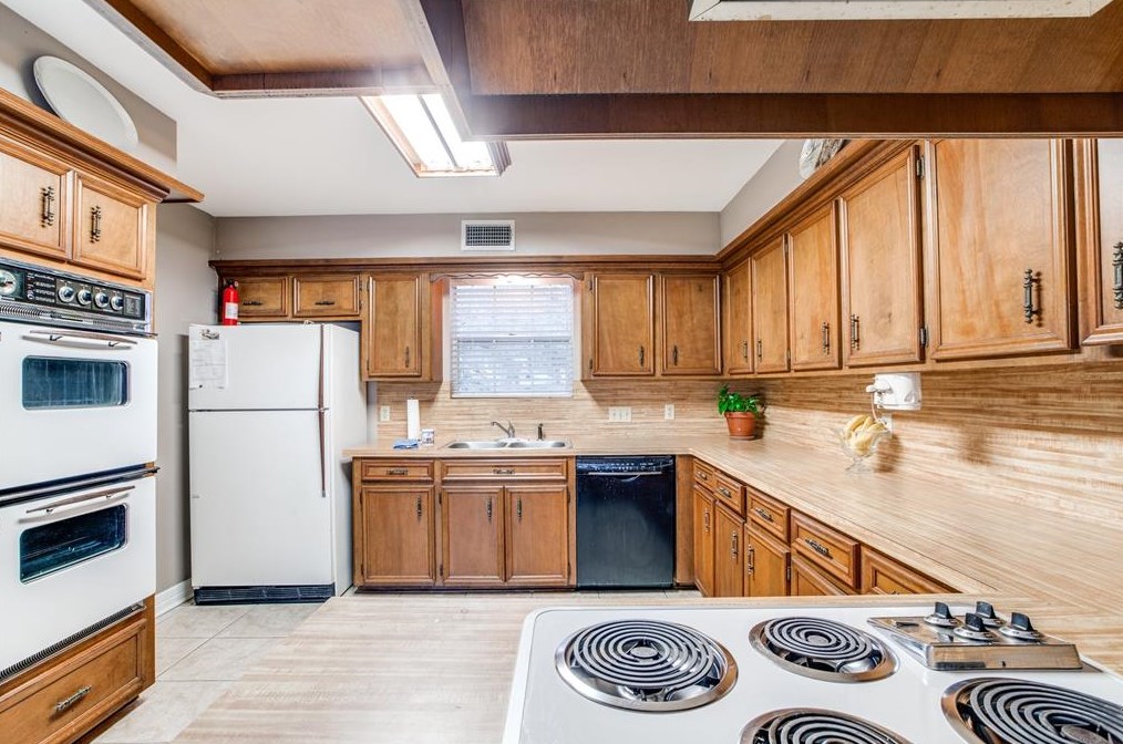 10426 Cypresswood Dr, Houston TX  77070-2807 exterior