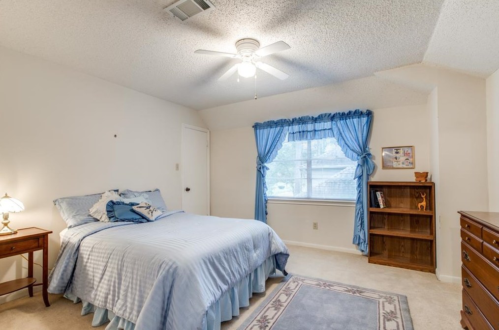 10426 Cypresswood Dr, Houston TX  77070-2807 exterior