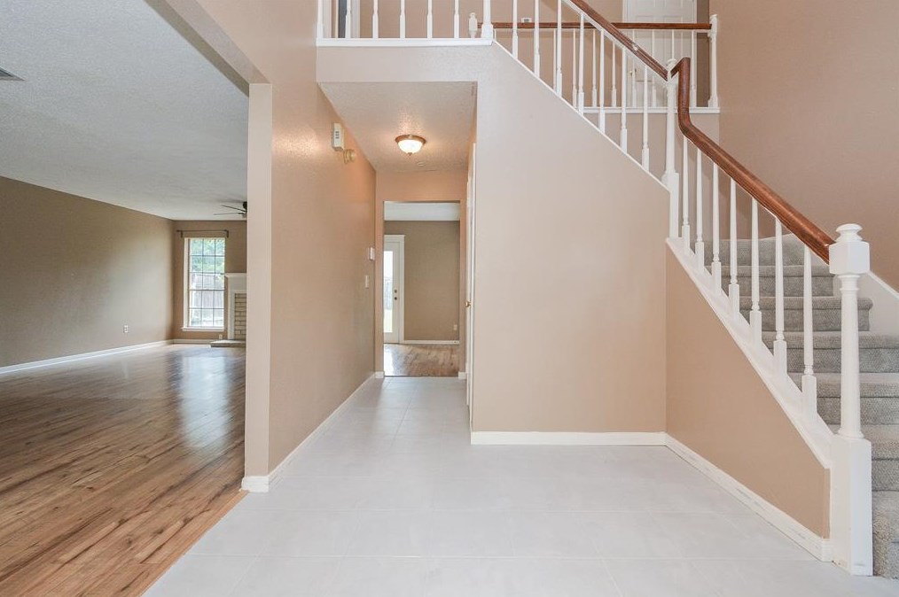 8126 Sunny Ridge Dr, Houston TX  77095-3605 exterior